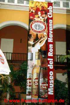 Innenhof  der Fundacion Destileria Havana Club/ Destillerie-Behälter
